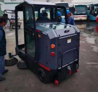 人工清掃效率低？用電動(dòng)掃地車(chē)