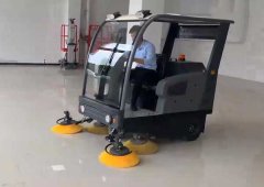 電動(dòng)掃地車(chē)廠家哪家好？?jī)r(jià)格怎么樣